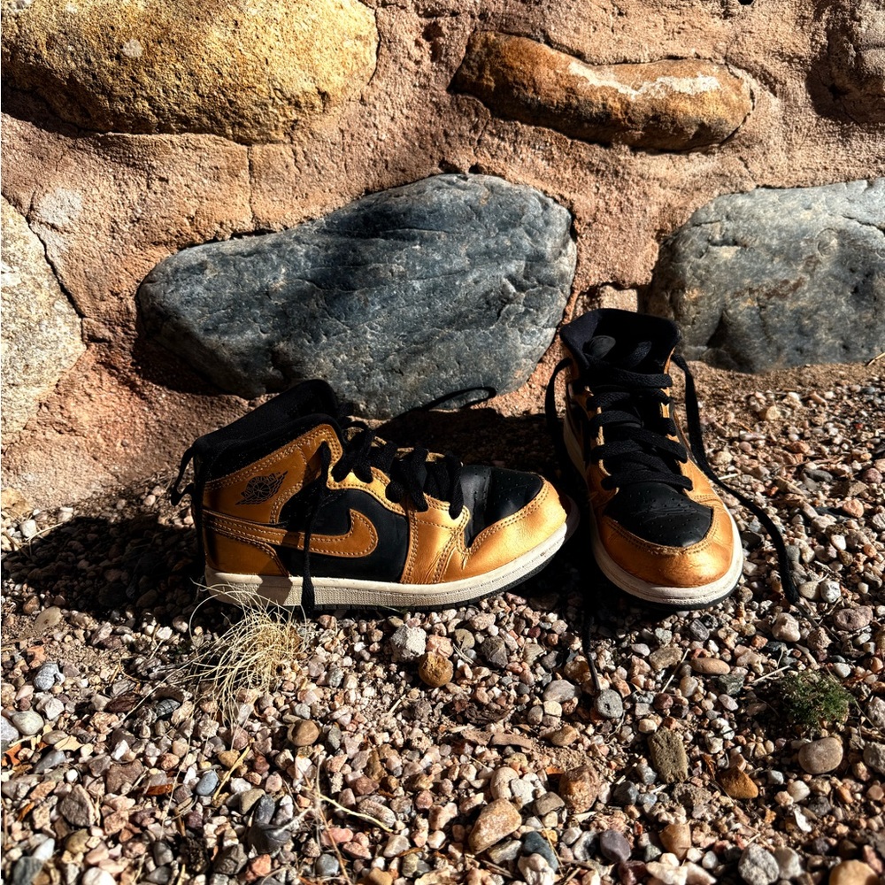 Black and Gold high top JORDANS